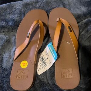 Reef cushion flip flops